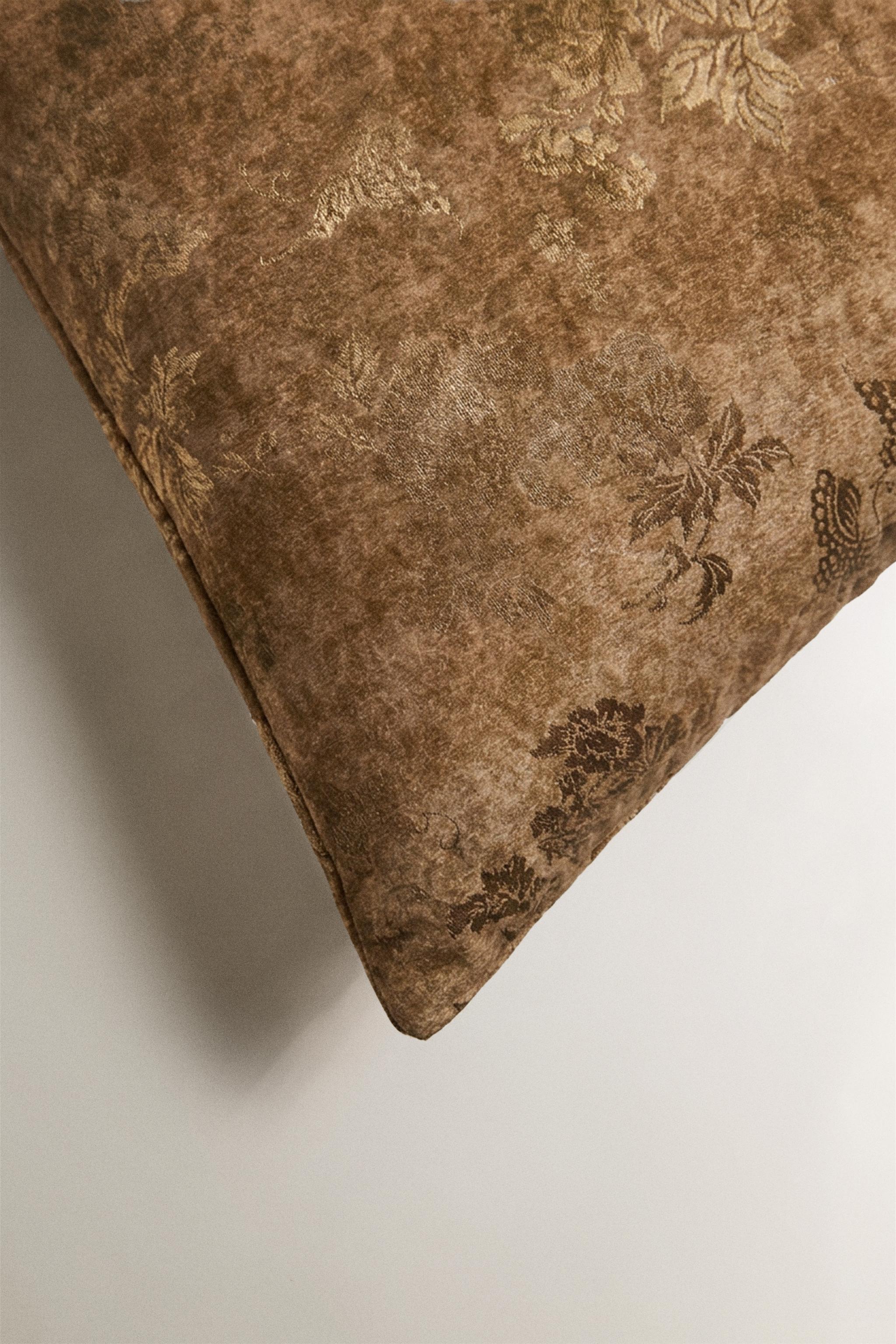 GOLD JACQUARD THROW PILLOW COVER | MARISA BERENSON